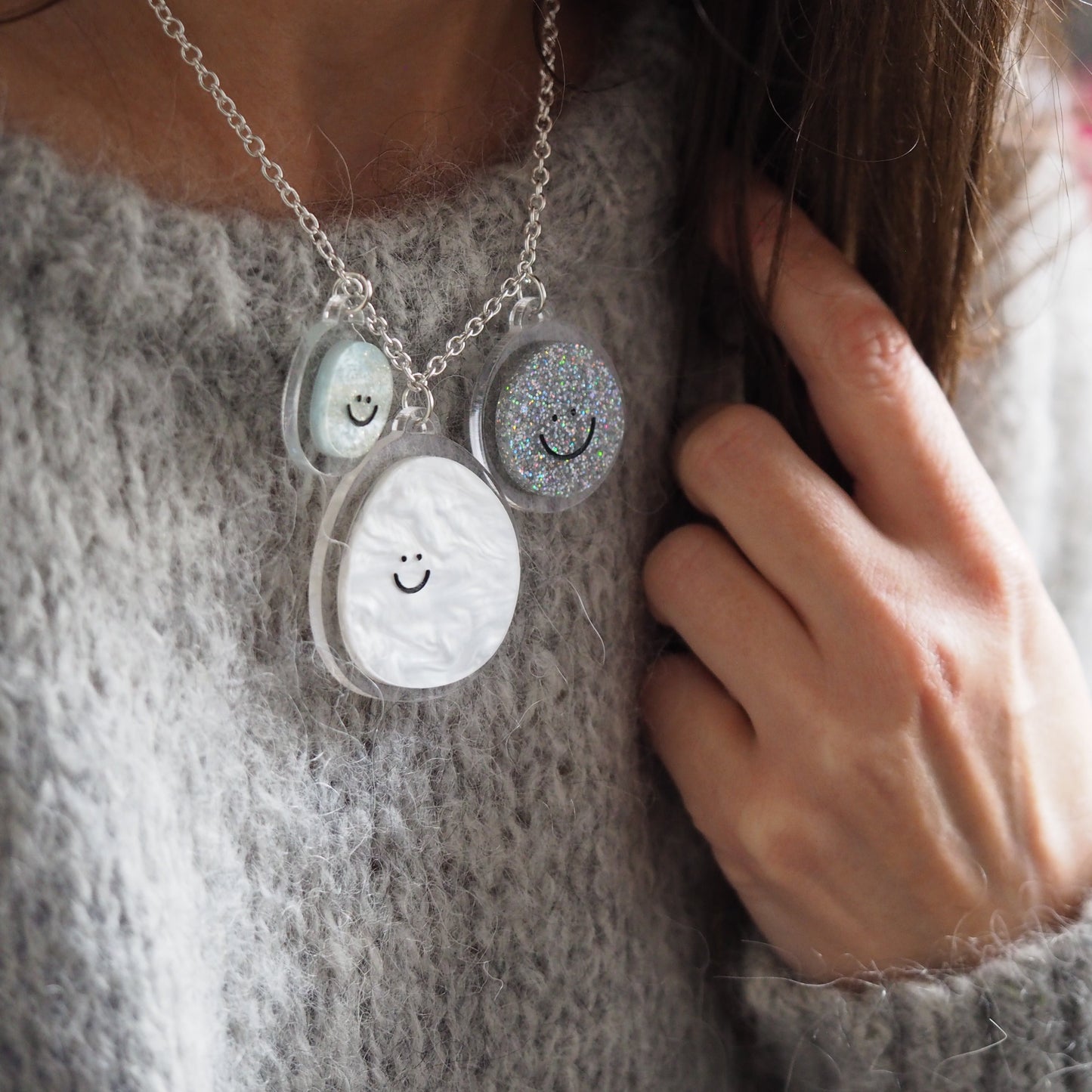 Happy Blob Necklace - Glittery whites