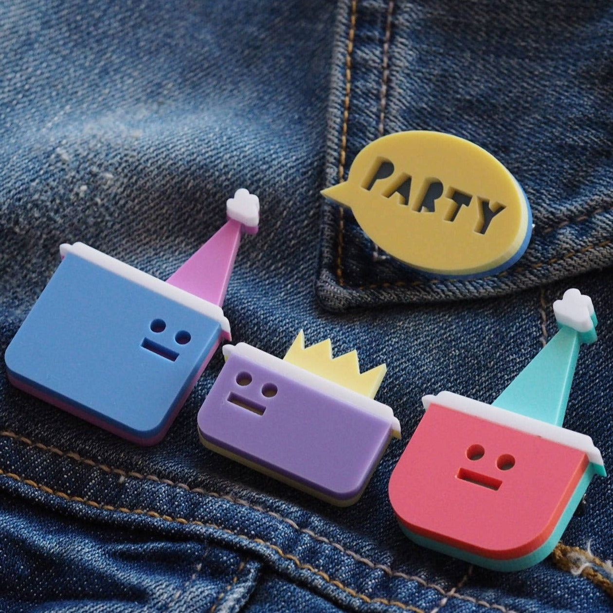 Tupperware Party Brooch Set