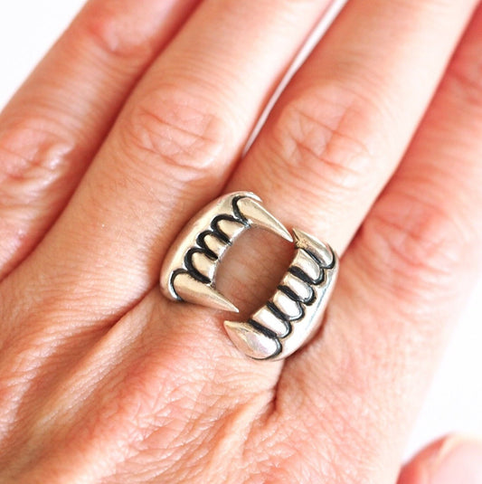 Fangs Ring Silver