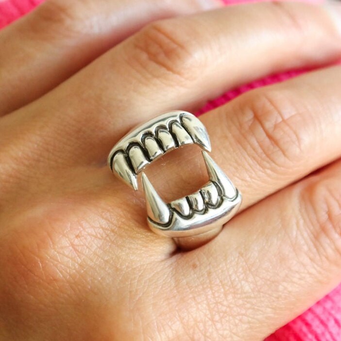 Fangs Ring Silver