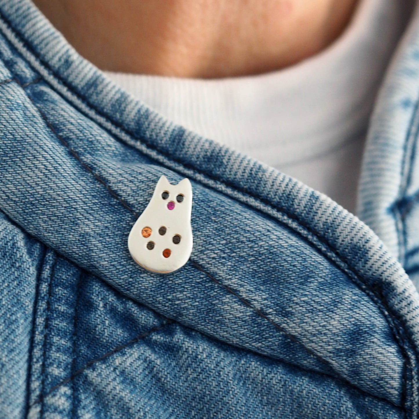 Wobble Cat Pin
