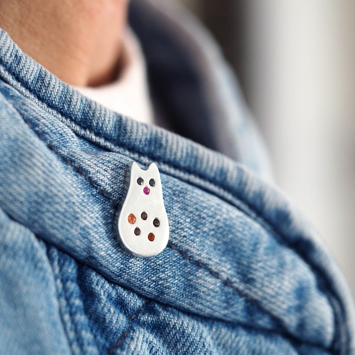 Wobble Cat Pin